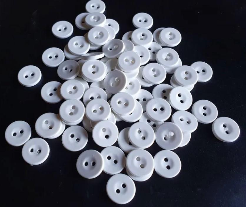 Knoflík mandlovací bílý velikost 15mm - balení 10ks